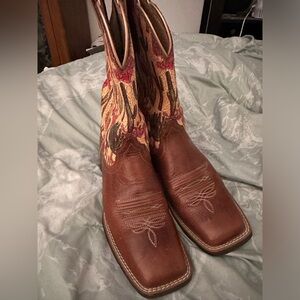 Women’s Ariat boots